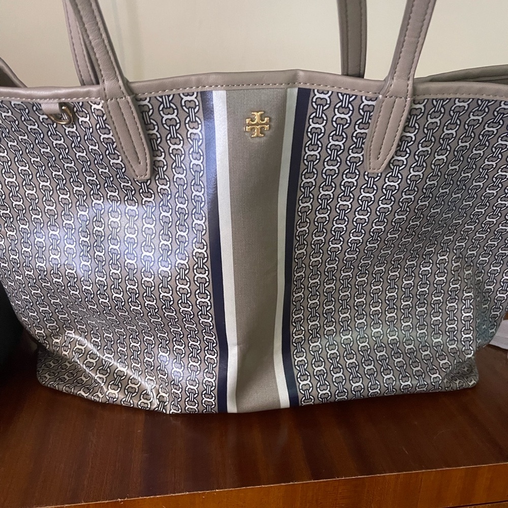 This is a taupe Tory Burch Gemini tote bag.